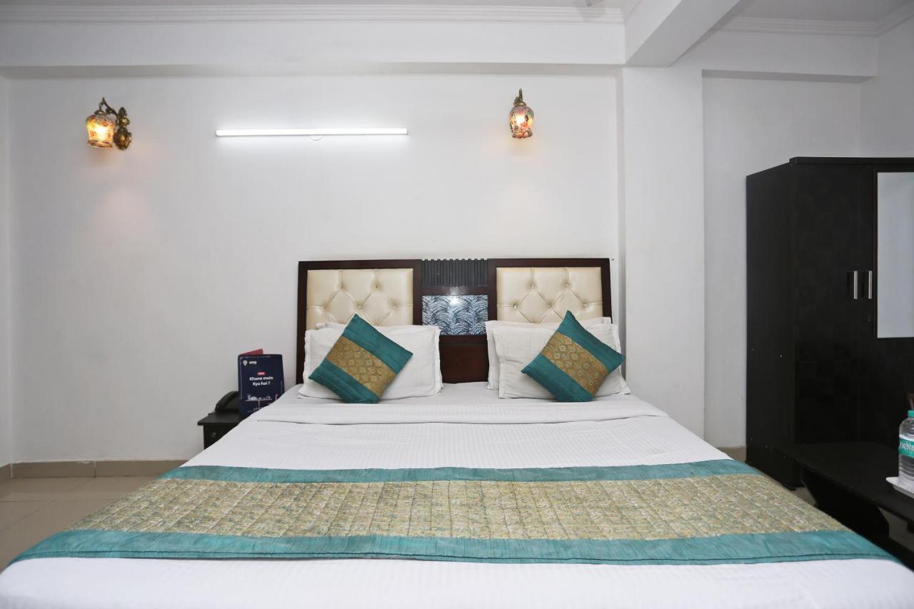 Hotel OYO 8253 Golden Heights Neu-Delhi Exterior foto