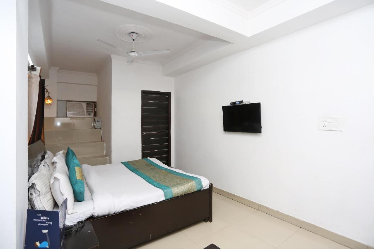 Hotel OYO 8253 Golden Heights Neu-Delhi Exterior foto