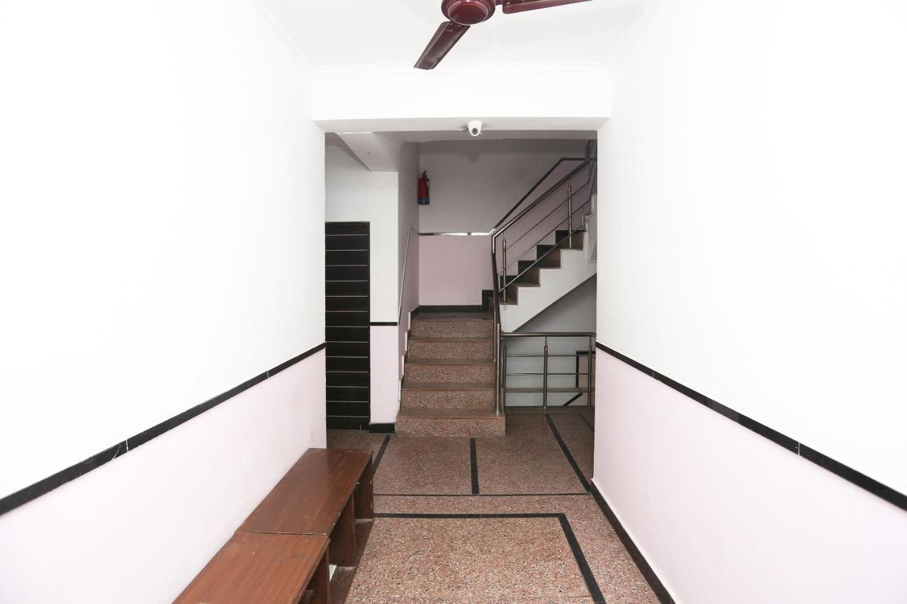Hotel OYO 8253 Golden Heights Neu-Delhi Exterior foto