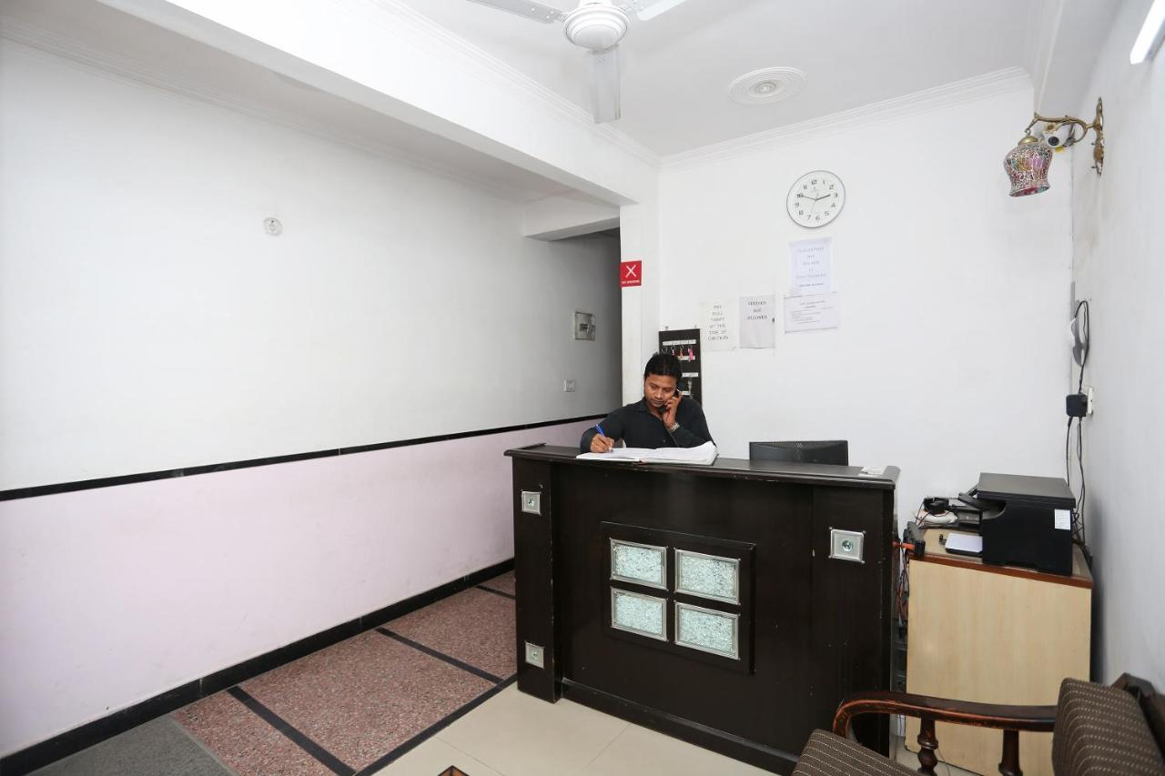 Hotel OYO 8253 Golden Heights Neu-Delhi Exterior foto