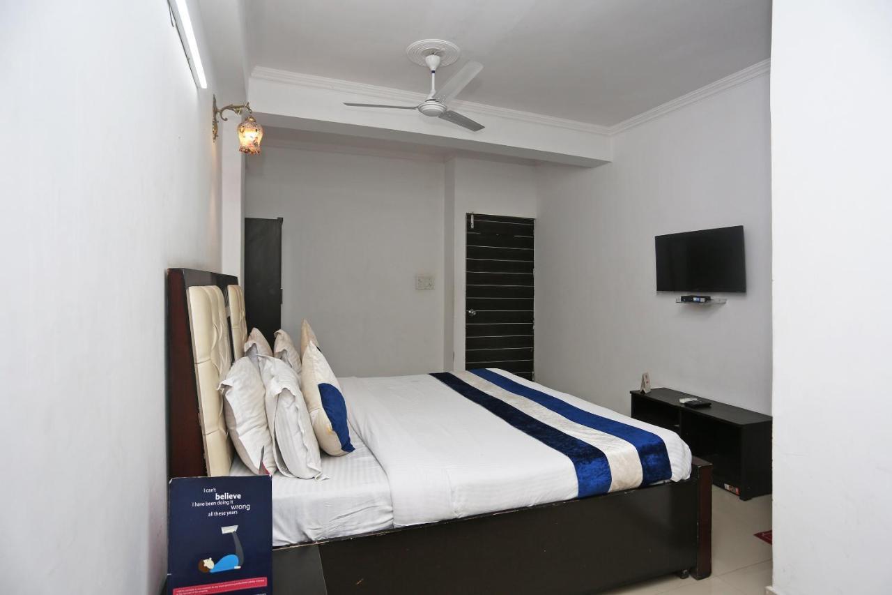 Hotel OYO 8253 Golden Heights Neu-Delhi Exterior foto
