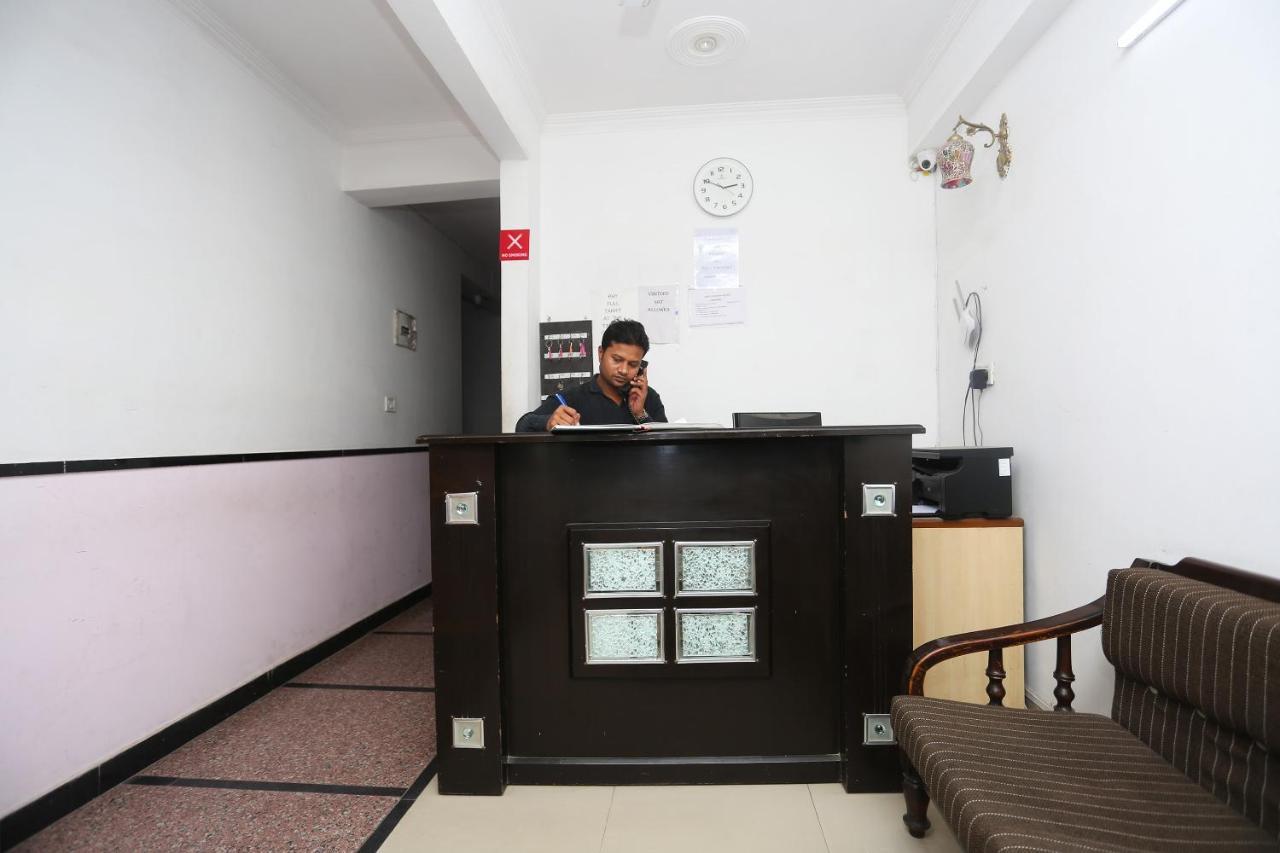 Hotel OYO 8253 Golden Heights Neu-Delhi Exterior foto