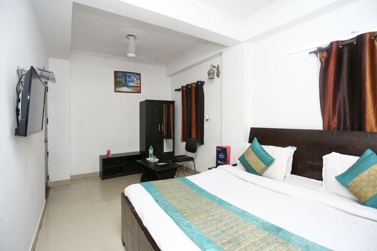 Hotel OYO 8253 Golden Heights Neu-Delhi Exterior foto